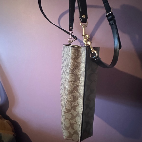 Coach Bucket Bag - Picture 4 of 7